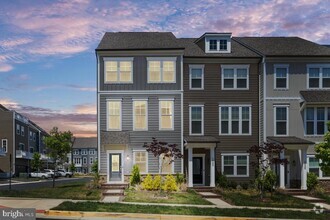 Building Photo - 1624 Grove Chestnut Rd