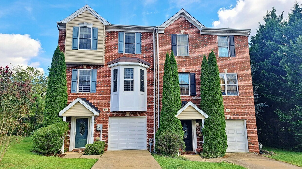 Primary Photo - 3 Bed / 2-1/2 Bath Single Family Townhome ...