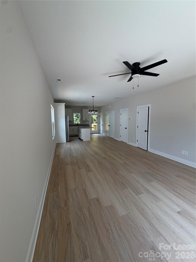Foto del edificio - 212 N Yadkin Ave