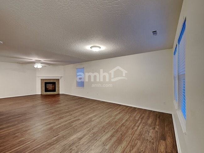 Building Photo - 1211 N Cambrick Drive