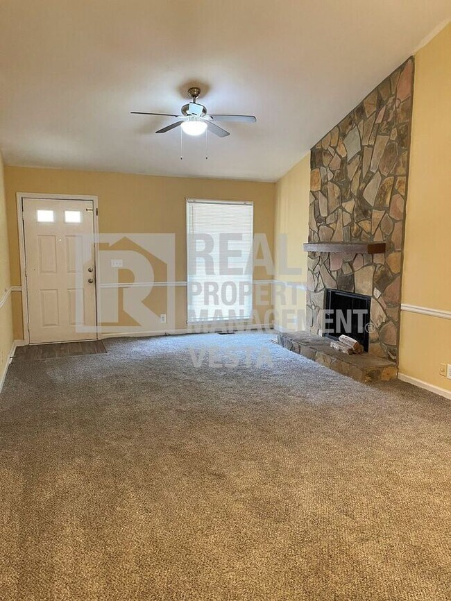 Foto del edificio - Spacious Four Bedroom in Lake Wildwood