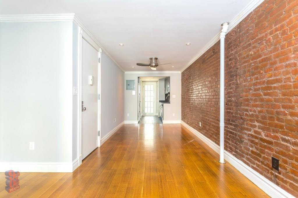 Primary Photo - 118 E 7th St