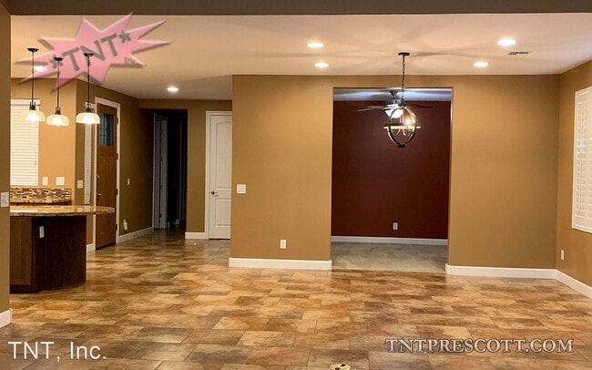 Building Photo - 2 br, 2 bath House - 2220 Calgary Dr