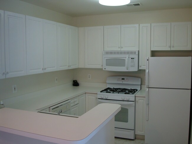 Stone House Café es un animado lugar de brunch adyacente a West Plumb-Cashill Boulevard. - 7000 Falls Reach Dr