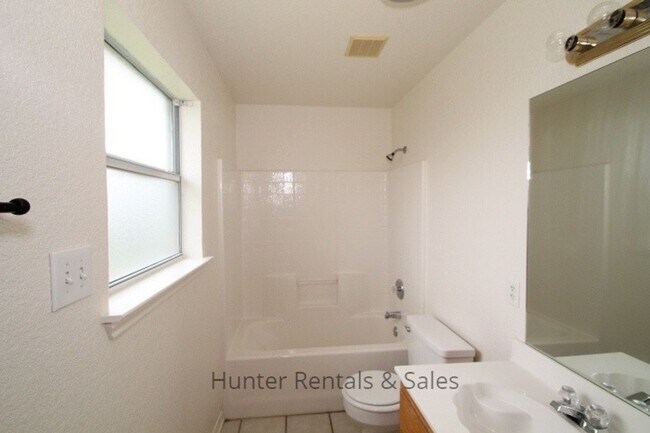 Foto del edificio - 4301 Thunder Creek Dr