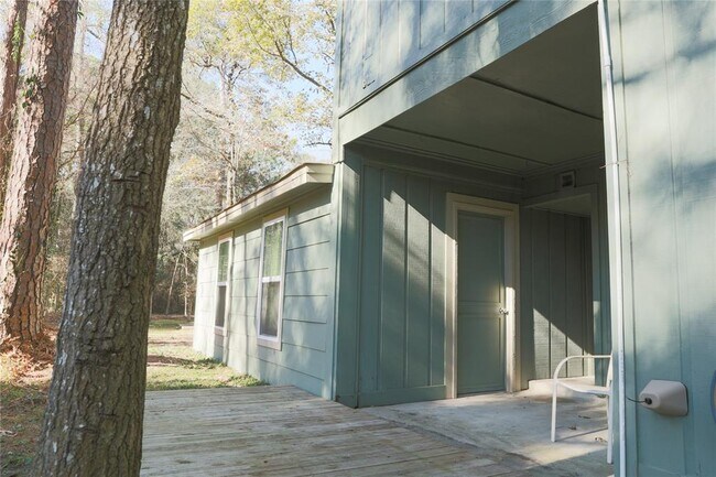 Building Photo - 2707 S Millbend Dr