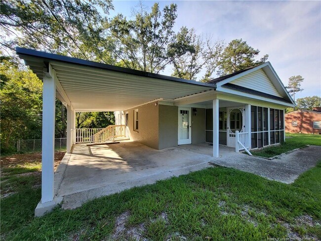 Building Photo - 907 Evans Dr