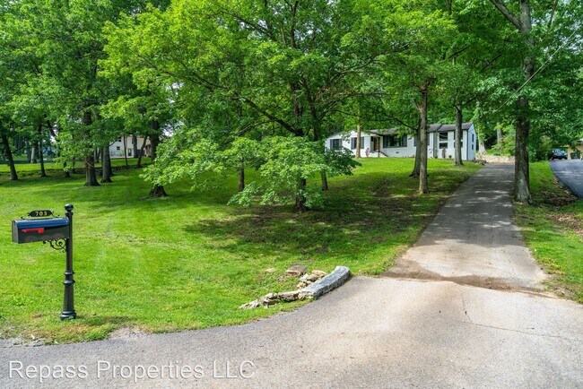 Building Photo - 3 br, 2 bath House - 703 Clematis