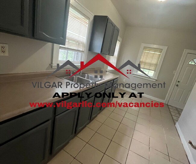 Building Photo - 3 spacious bedrooms (2 up 1 down), 1 bath ...