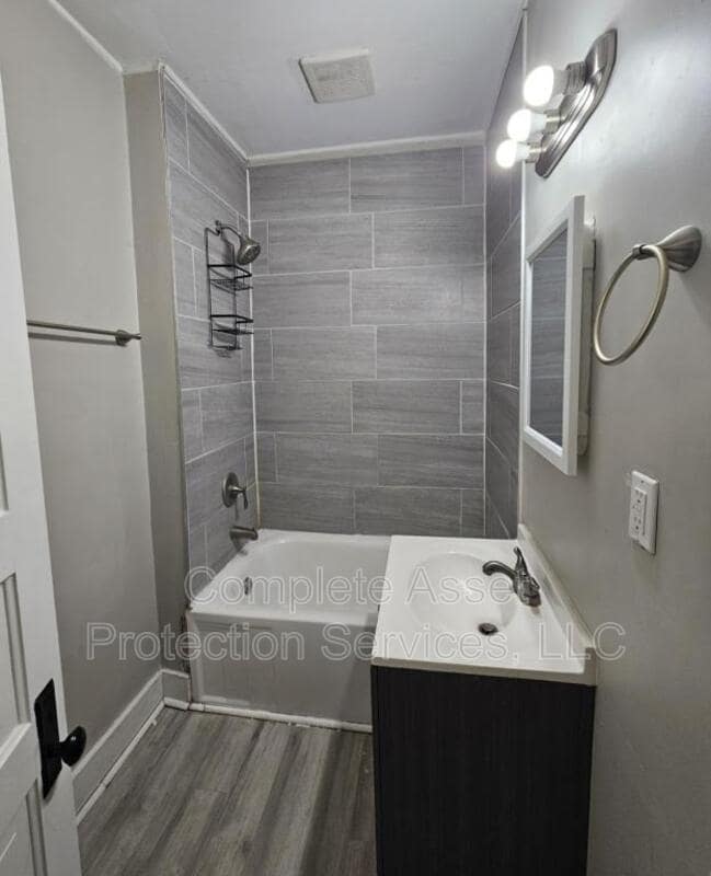 Foto del edificio - 111 Laurel St