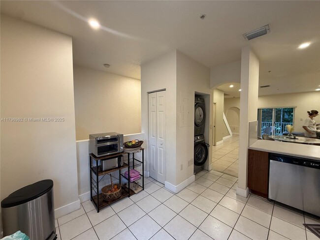 Foto del edificio - 5660 NW 115th Ct