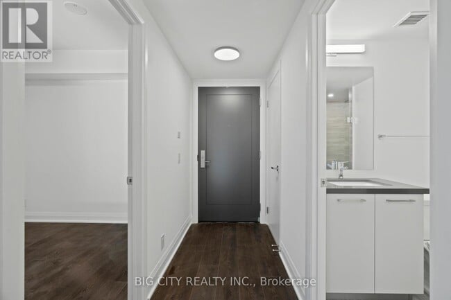 Photo du bâtiment - 33 Frederick Todd Wy