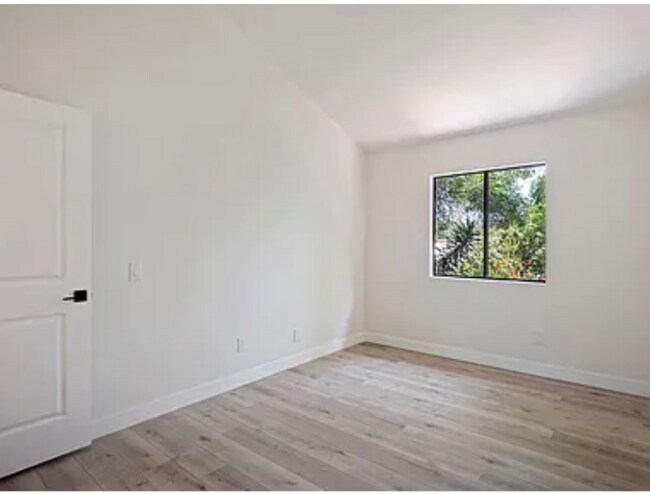 Building Photo - 933 Marlin Dr