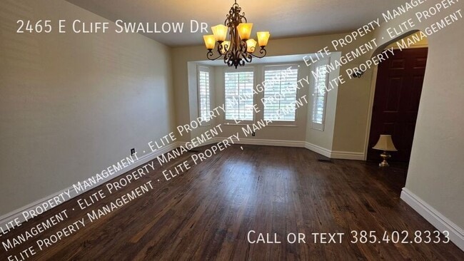 Building Photo - 2465 Cliff Swallow Dr