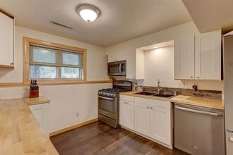 Building Photo - 1124 Buena Vista Dr