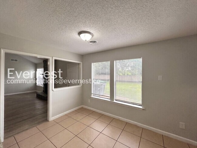 Foto del edificio - 3352 Brownbark Dr