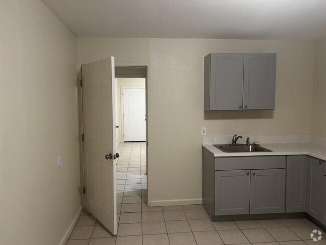 Building Photo - 5527 Bolivar St