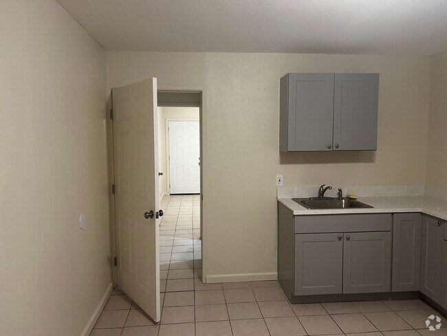 Building Photo - 5527 Bolivar St