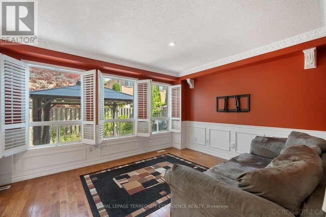 Building Photo - 131 Laurelhurst Crescent