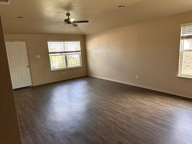Foto del edificio - 1717 Clovis Dr