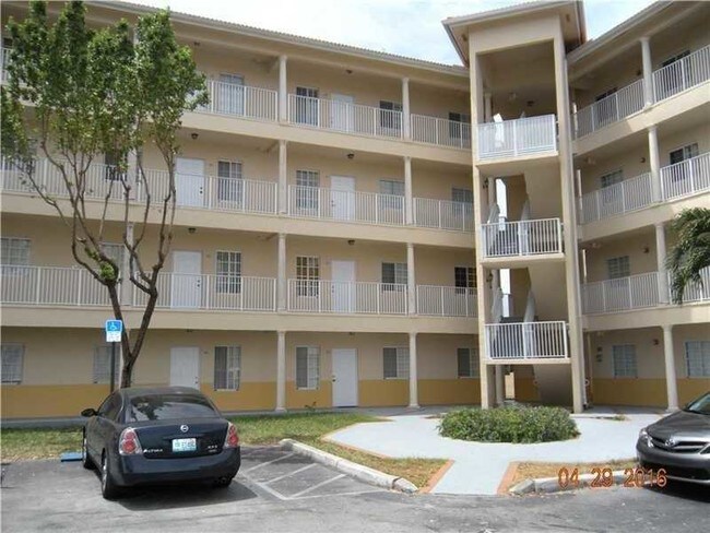 Foto del edificio - 6940 NW 179th St