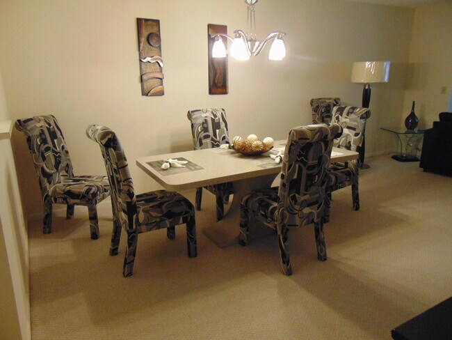 Foto del edificio - 4640 Lucerne Lakes Blvd