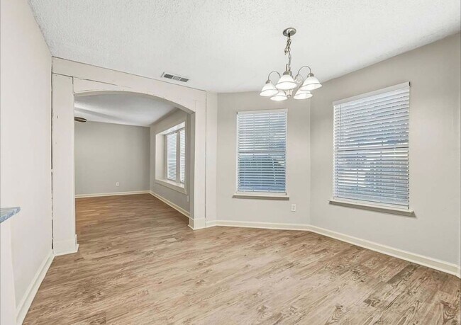 Foto del edificio - 5201 Waltham Ct