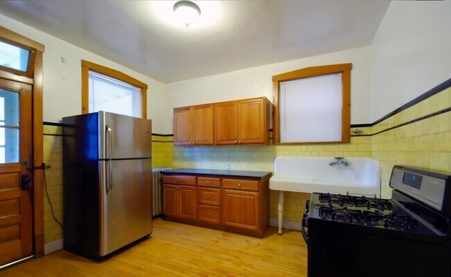 Building Photo - 2916 N Harding Ave