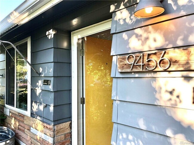 Foto del edificio - 9456 21st Ave SW