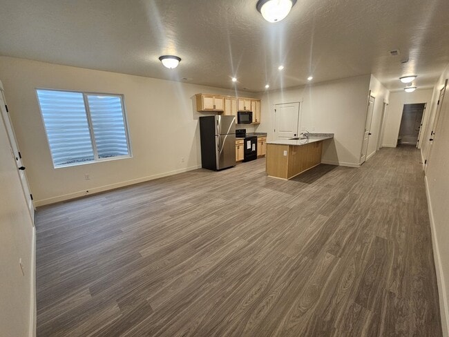 Building Photo - 895 E Antelope Dr