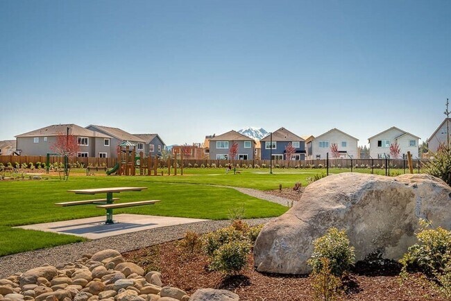 Foto del edificio - Modern 4-Bedroom Puyallup Home Built in 2022