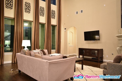 Foto del edificio - A Sophisticated 5/3.5/2 in Eagle Springs!