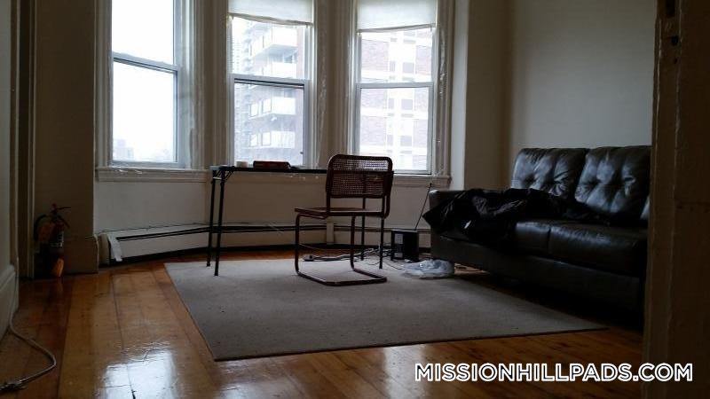 Primary Photo - 1574 Tremont St