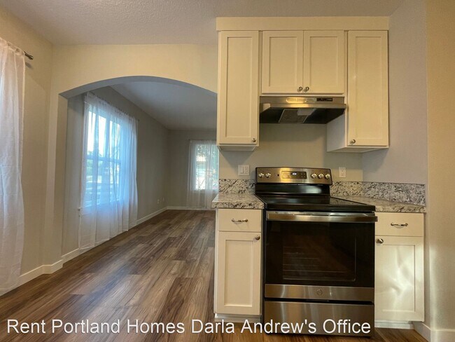 Building Photo - 4 br, 1 bath House - 8502 N. Seward Ave.