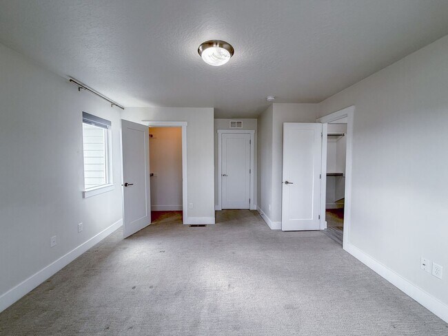 Foto del edificio - 3 Bed 3 Bath - Townhouse