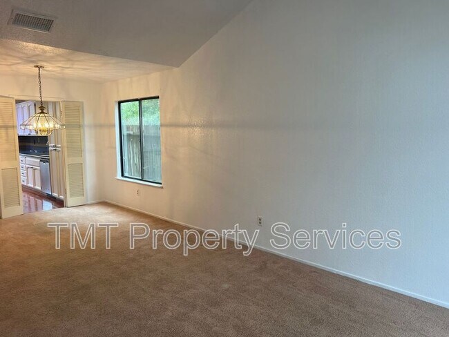 Building Photo - 7761 Roberts River Way
