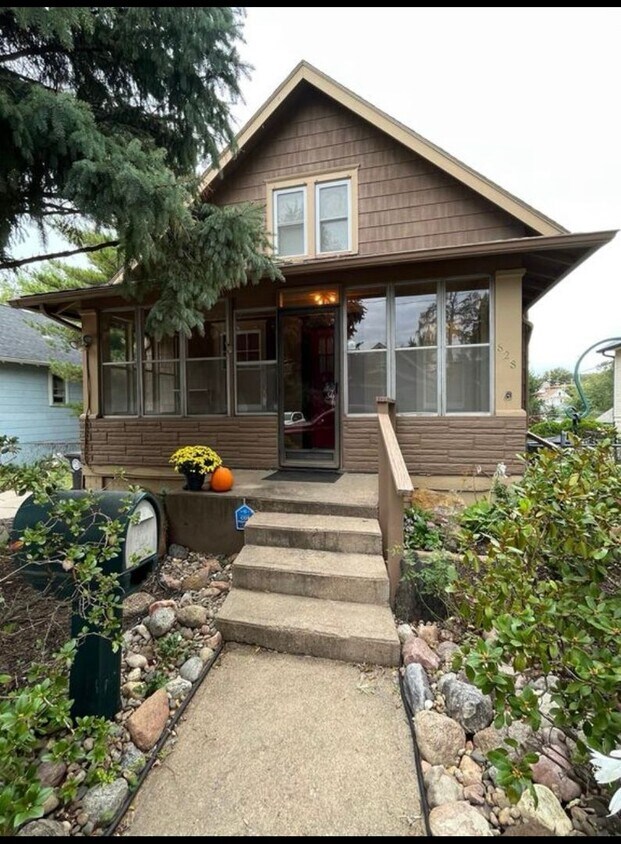 Foto principal - Beautiful 4 Bedroom Home Near Blackstone!