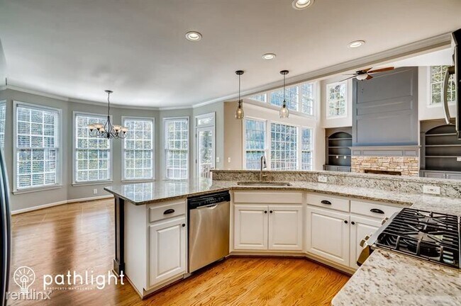 Building Photo - 5 br, 3.5 bath House - 3650 Woodbury Point...