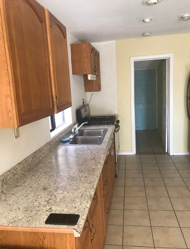 Foto del edificio - 106 E Vaughn Ave