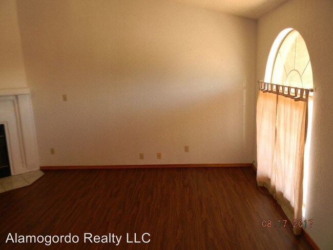 Building Photo - 3 br, 2 bath House - 821 Azelia