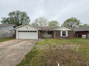 Building Photo - 615 Cumberland Dr