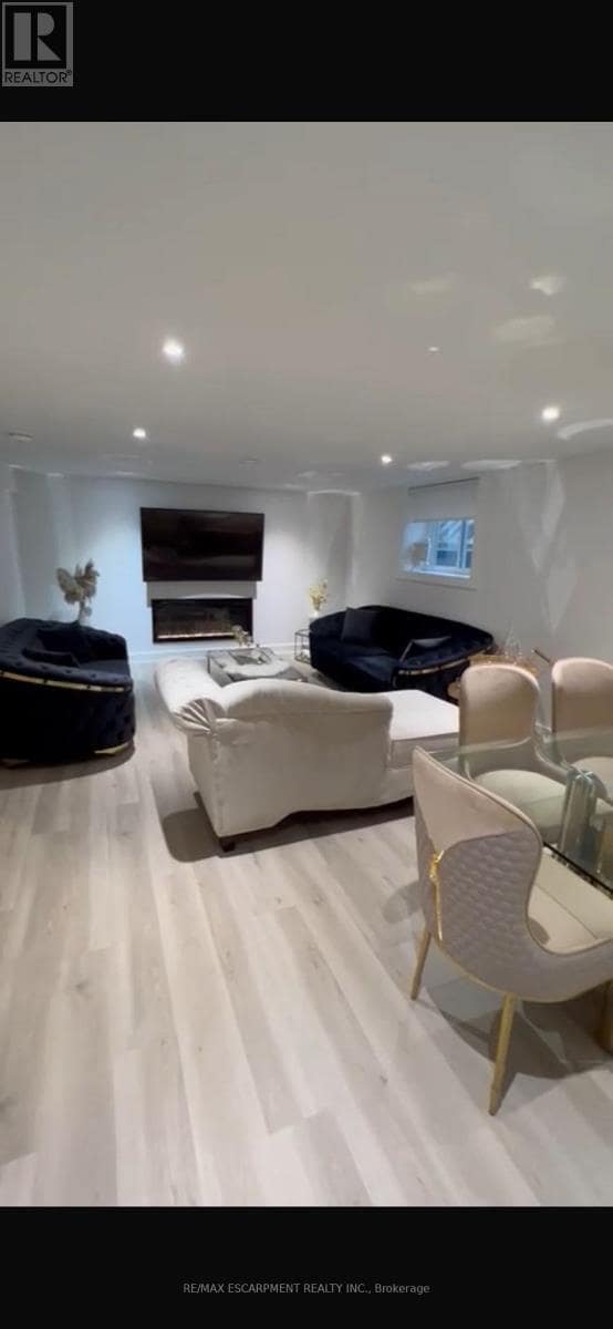 Building Photo - 664 Hiawatha Blvd