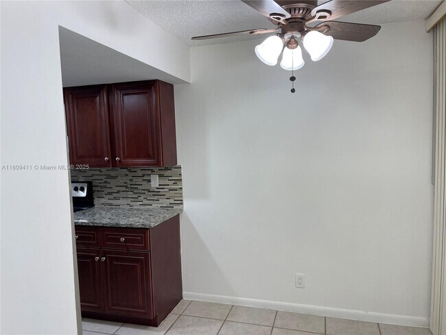Foto del edificio - 2961 SW 87th Ave