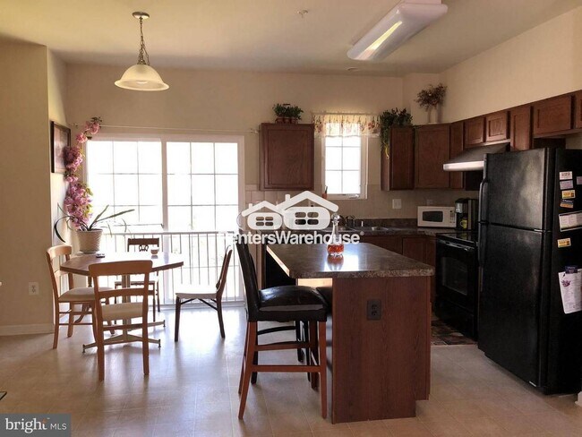 Foto del edificio - 6848 Warfield St