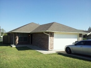 Building Photo - 637 NW 109th St