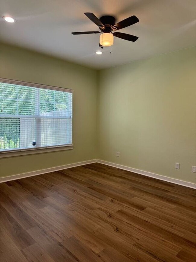 Foto del edificio - Welcome Home to Summit Crossing