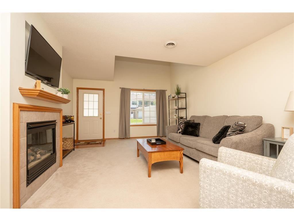 Foto principal - 9277 Inland Ln N