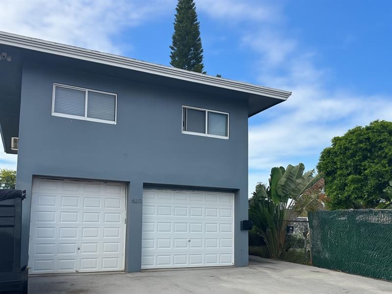 Foto del edificio - 530 NE 34th Ct