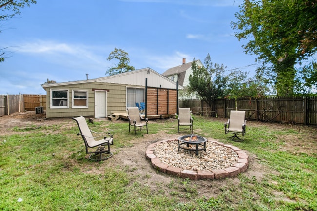Building Photo - 153 Vander Veen Ave