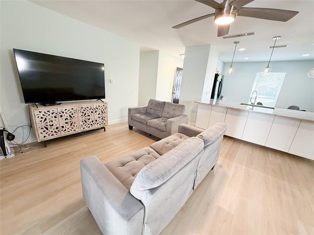 Building Photo - 811 Roaming Rd Dr